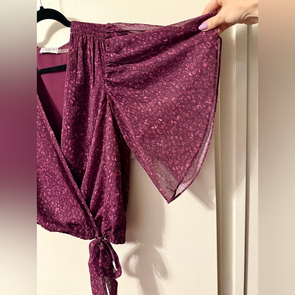 Ramy Brook Flutter Sleeve Kitty Blouse in Raspberry- Size Small - Picture 11 of 11